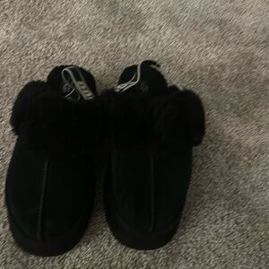 ugg platform black ugg shoe     size 7 womans   great cont  worn once